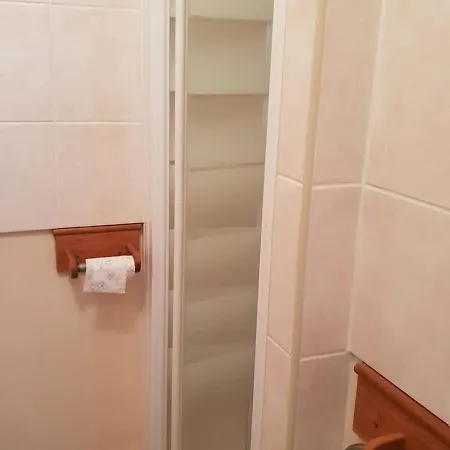 Apartment T2 A 50m De La Avec Balcon Et Parking - - Fr-1-388-43